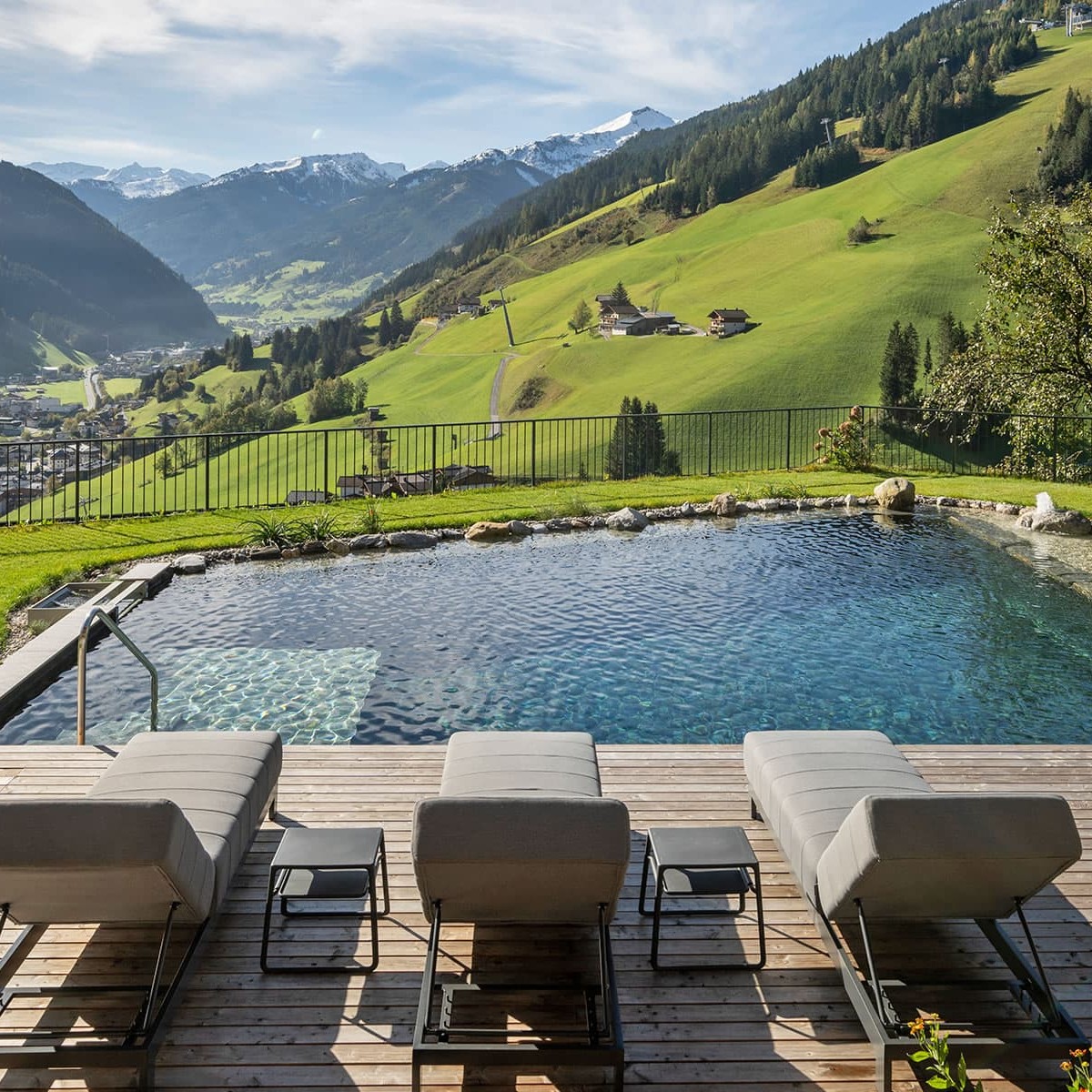 Traumhafter Ausblick von unserer Sonnenterrasse auf Großarl und die umliegende Bergwelt