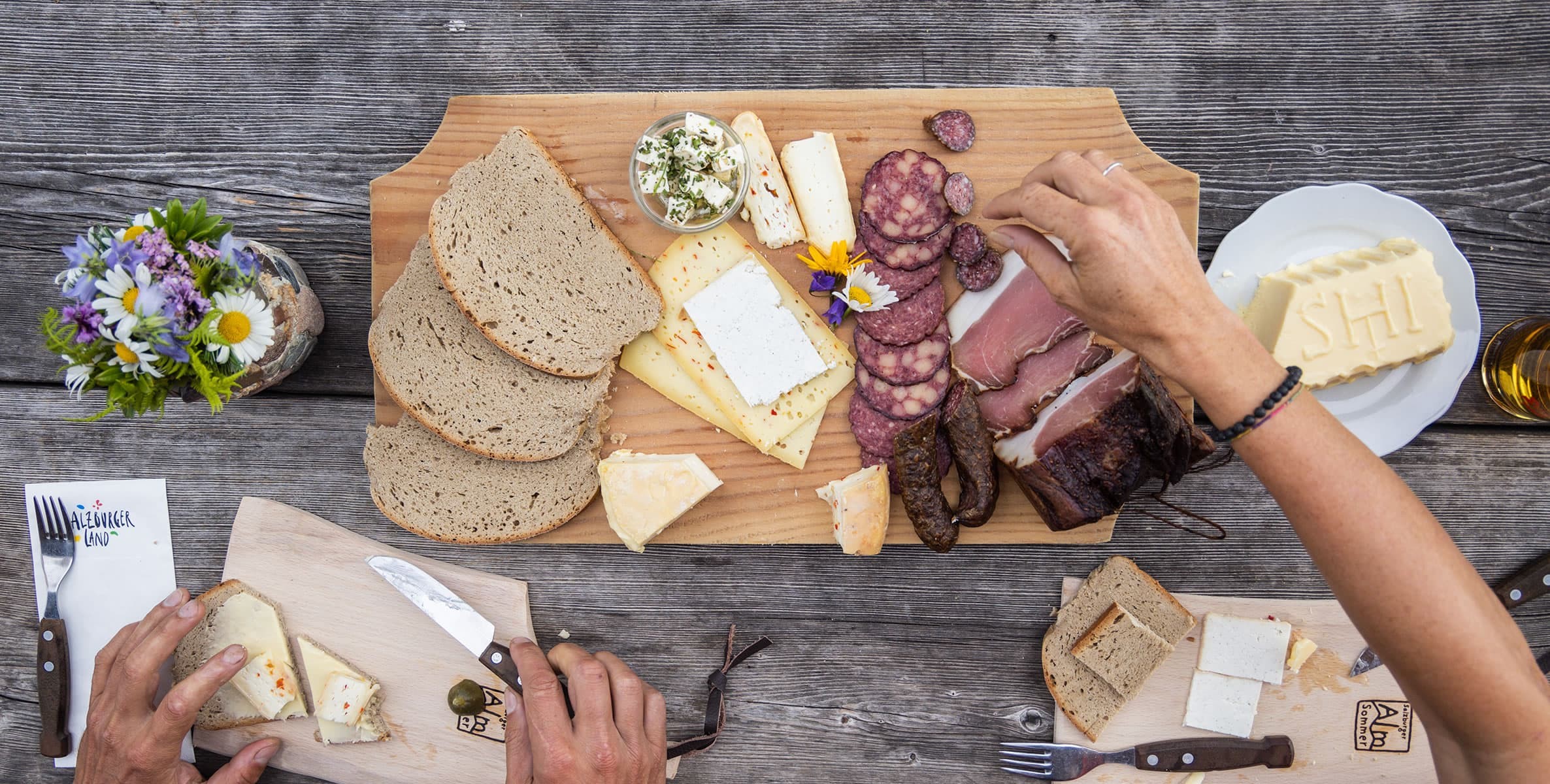 Brot, Speck, Butter und Käse auf der eigenen Alm, der Großwildalm im Großarltal, kosten