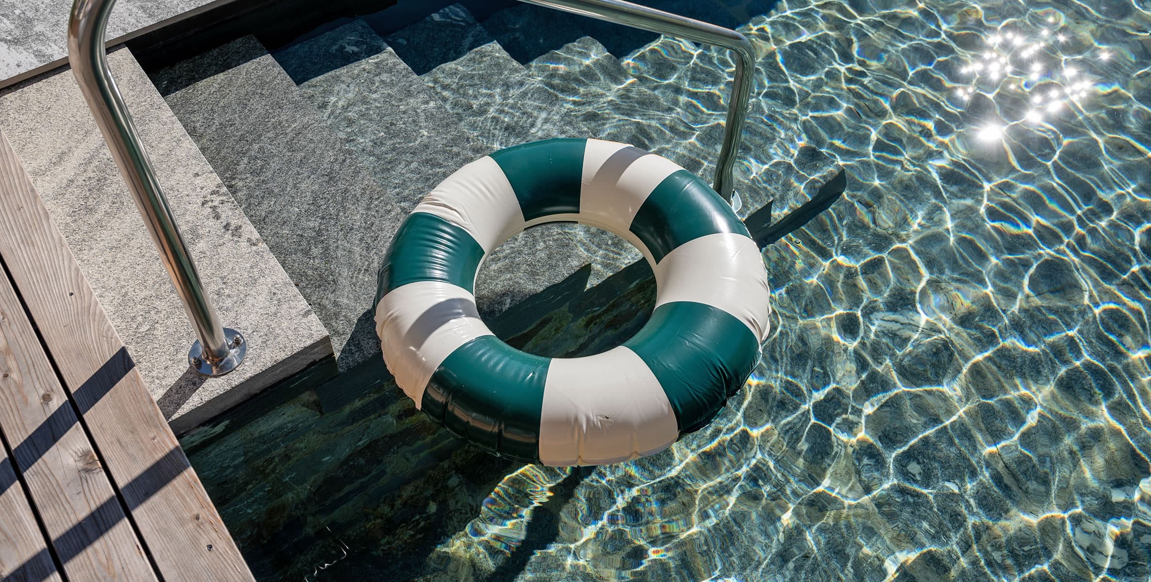 Schwimmreifen im Badeteich