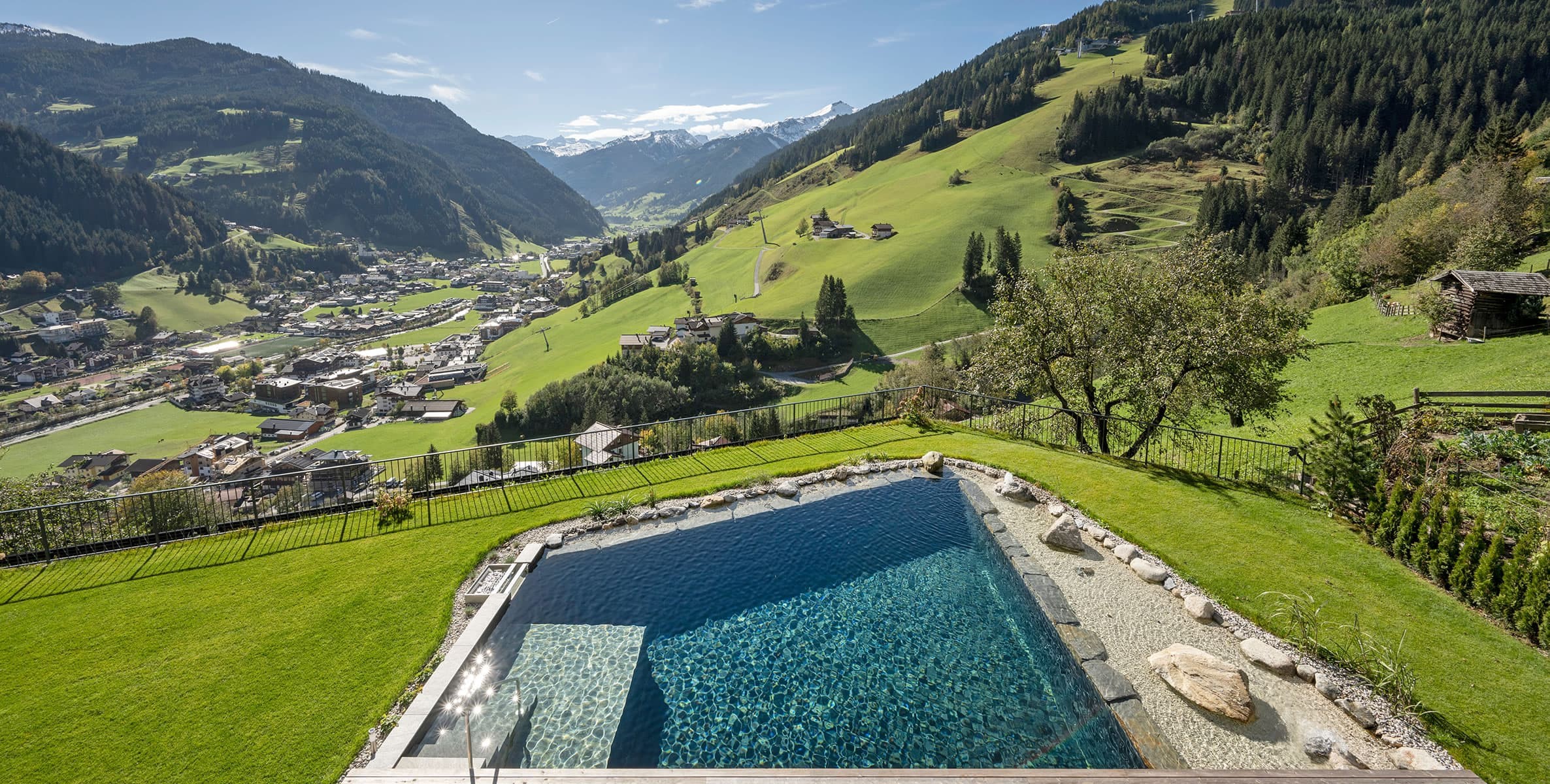 Naturschwimmteich und Panoramablick auf Großarl