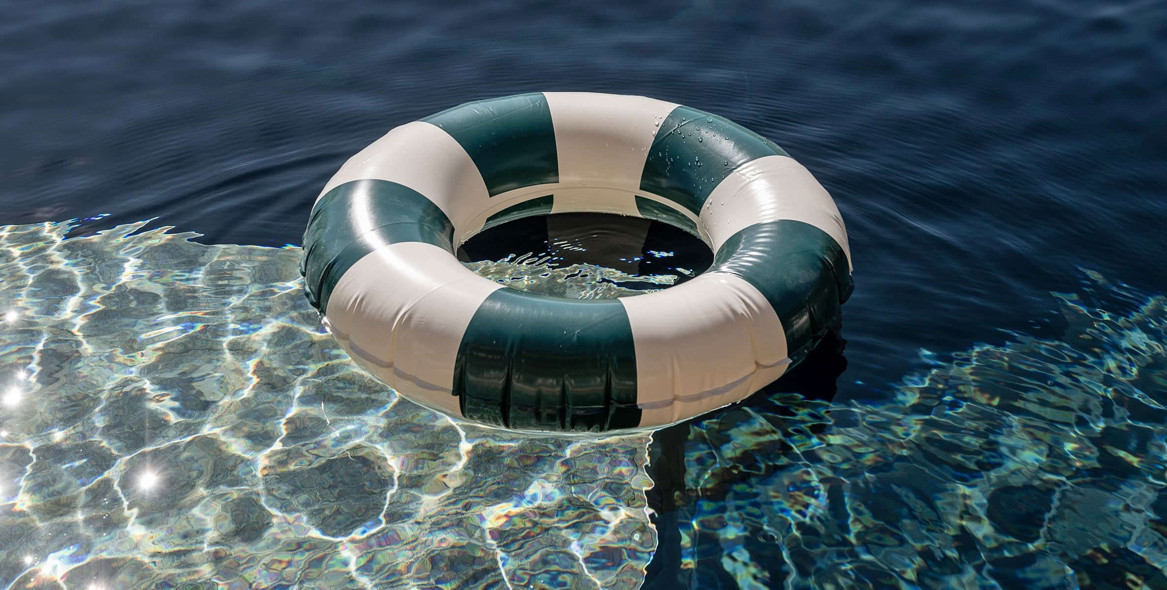 Schwimmreifen im Naturbadeteich