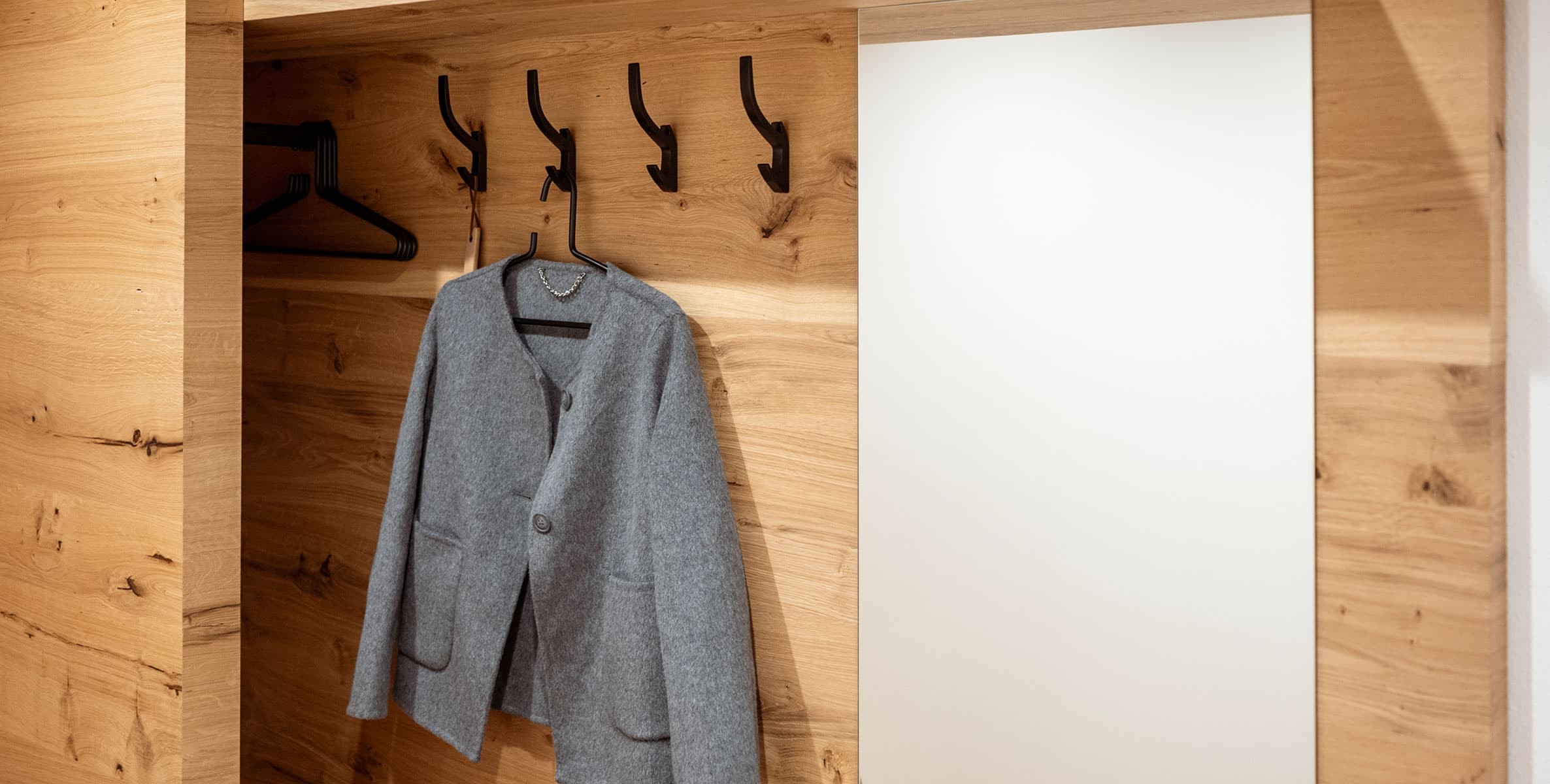 Garderobe im Vorraum in der Ferienwohnung