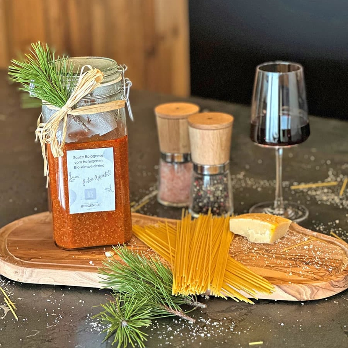 Selbstgemachte Sauce Bolognese vom eigenen Bio-Almweidrind